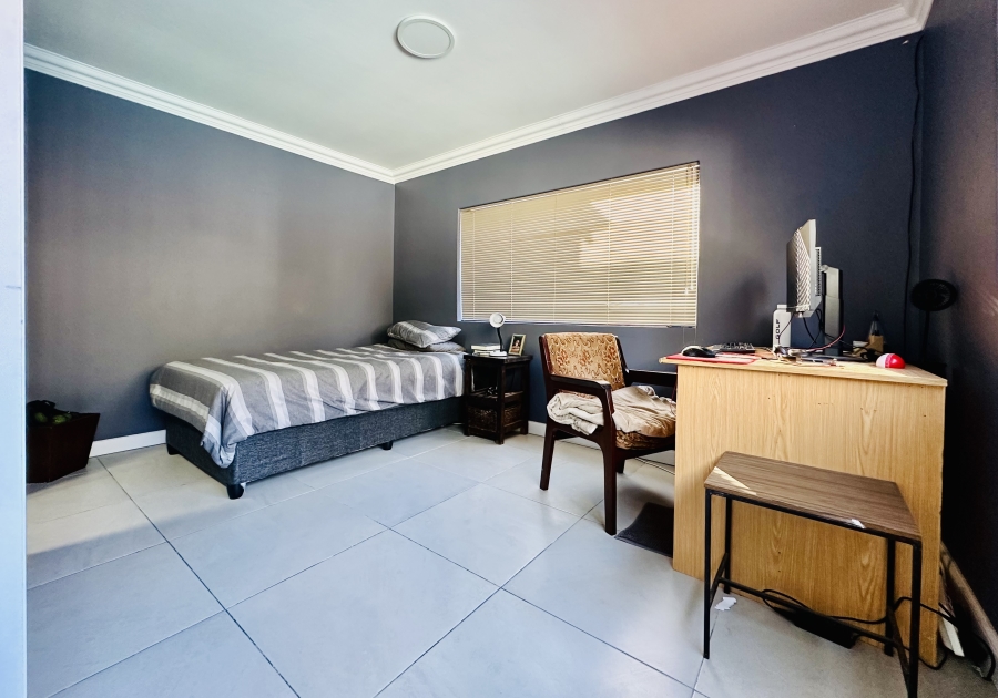 5 Bedroom Property for Sale in Onrus Western Cape